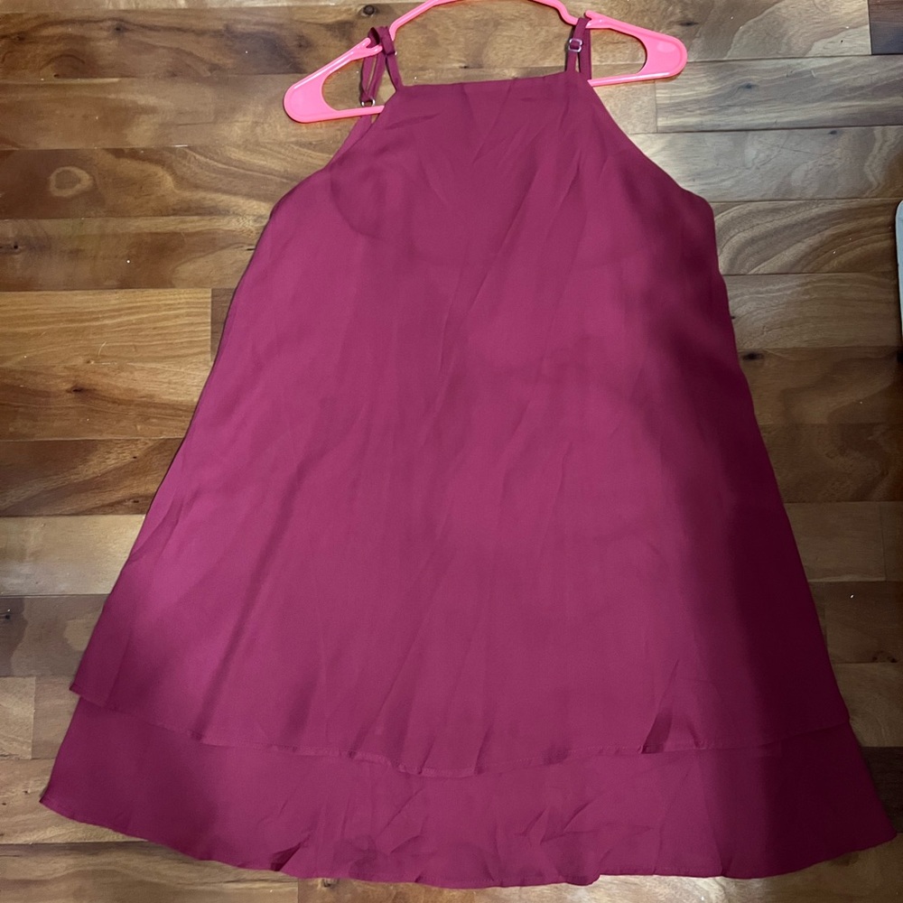 Medium maroon sleeveless dress